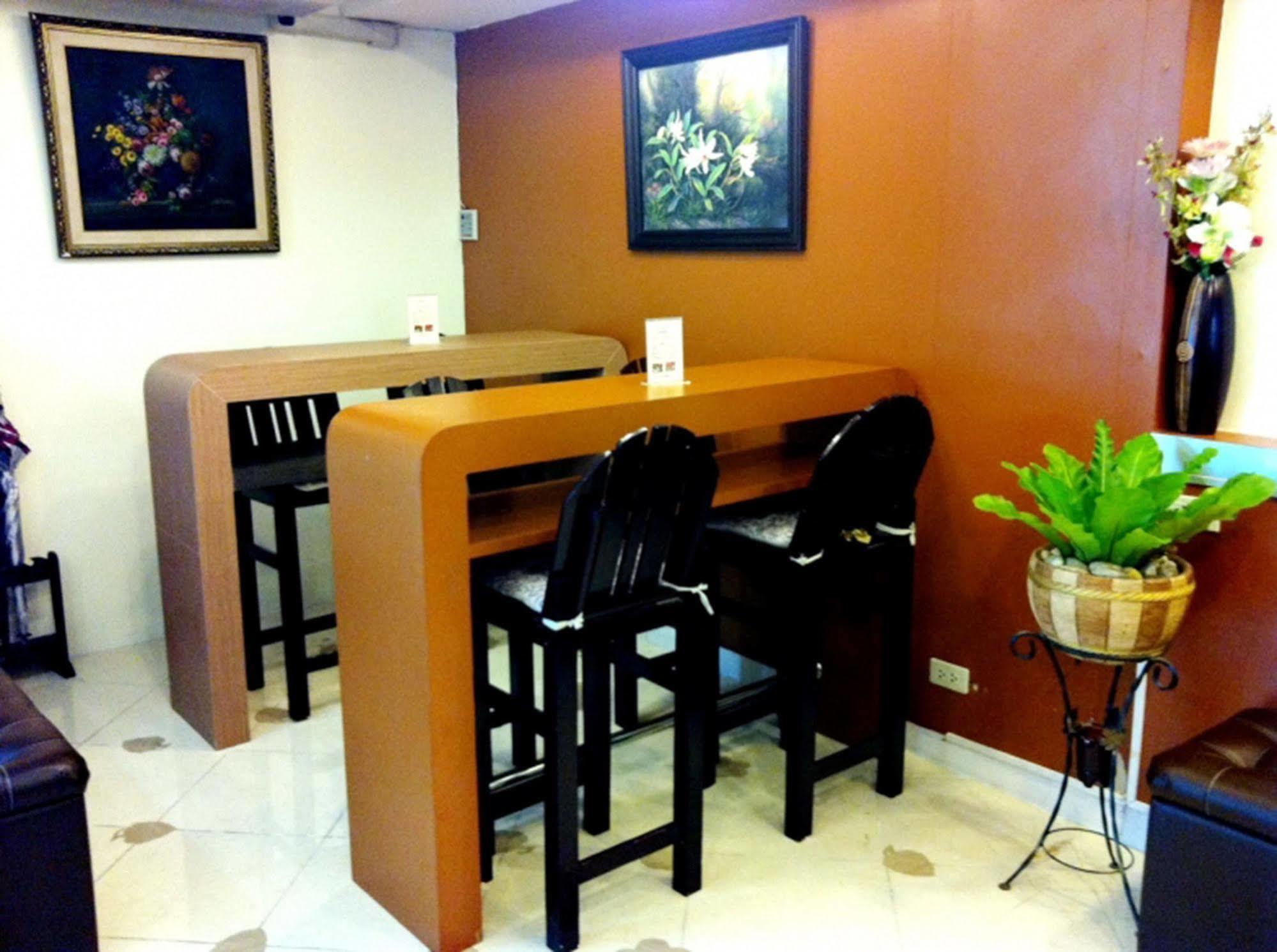 The Nest Serviced Apartment Банкок Екстериор снимка