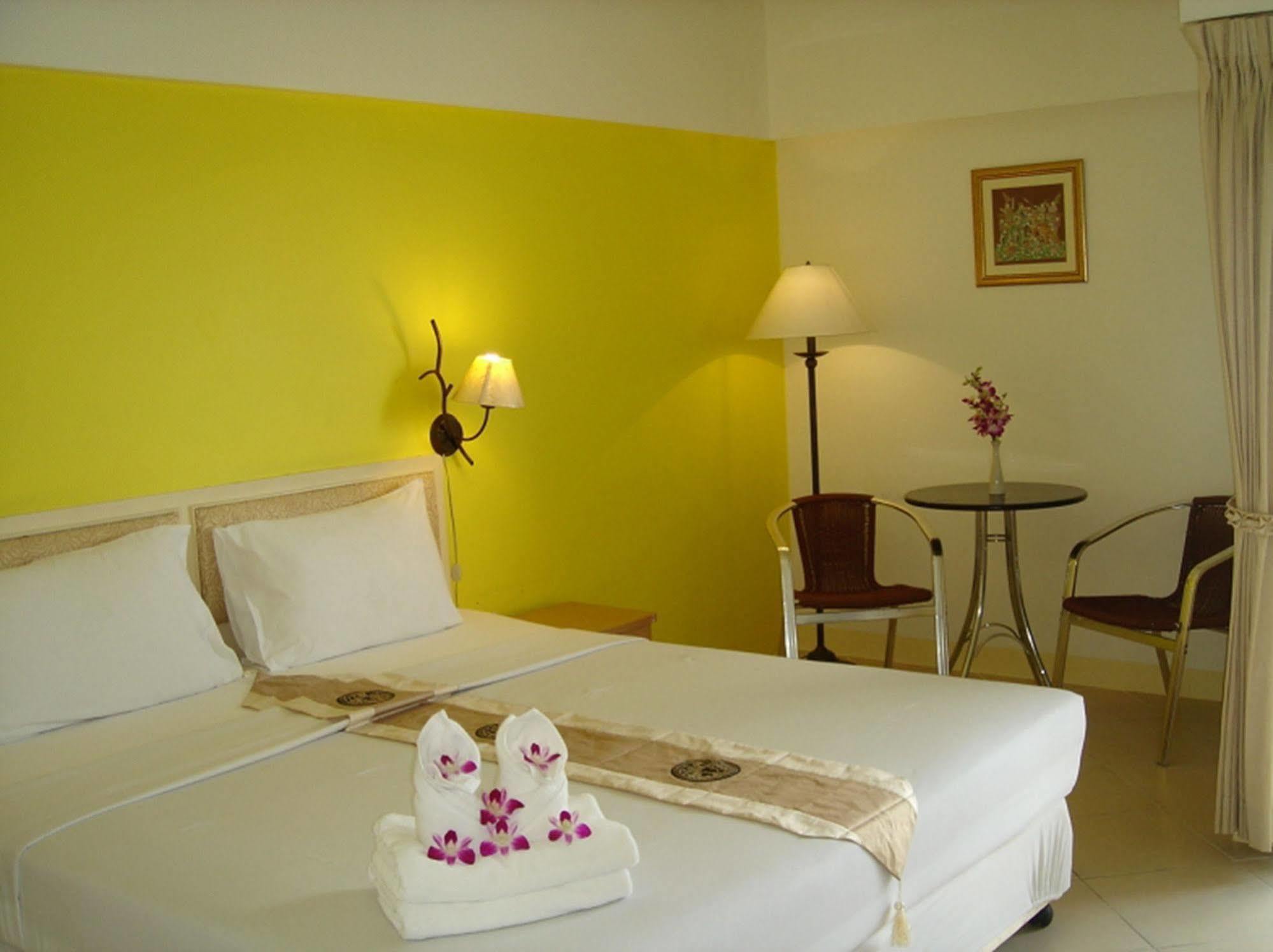 The Nest Serviced Apartment Банкок Екстериор снимка