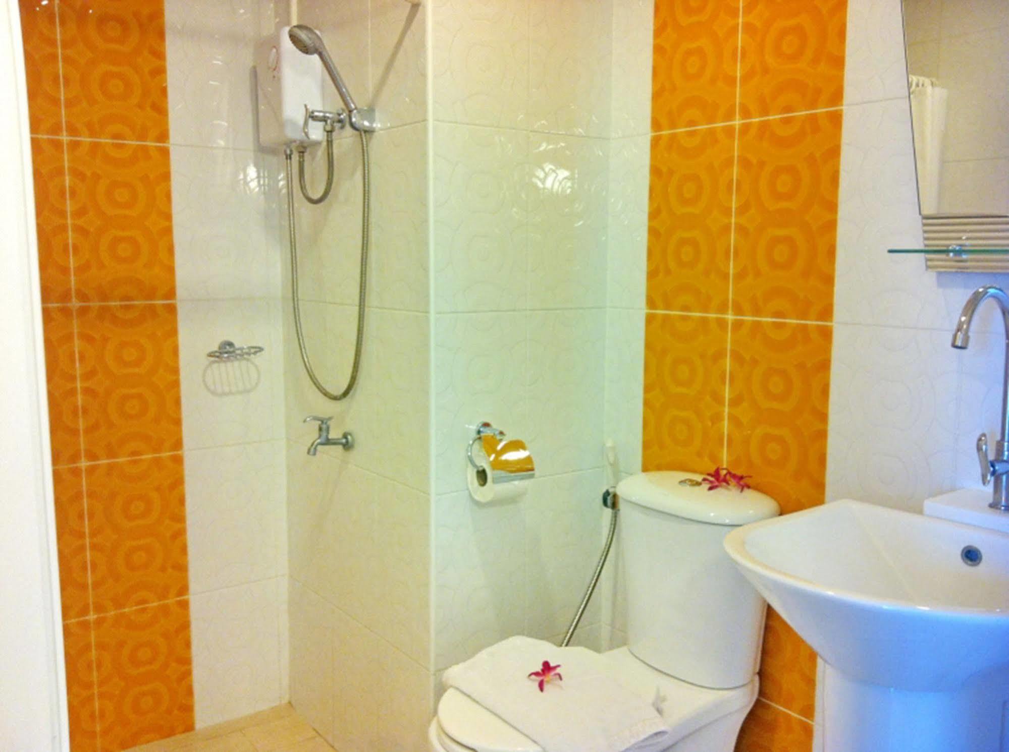The Nest Serviced Apartment Банкок Екстериор снимка