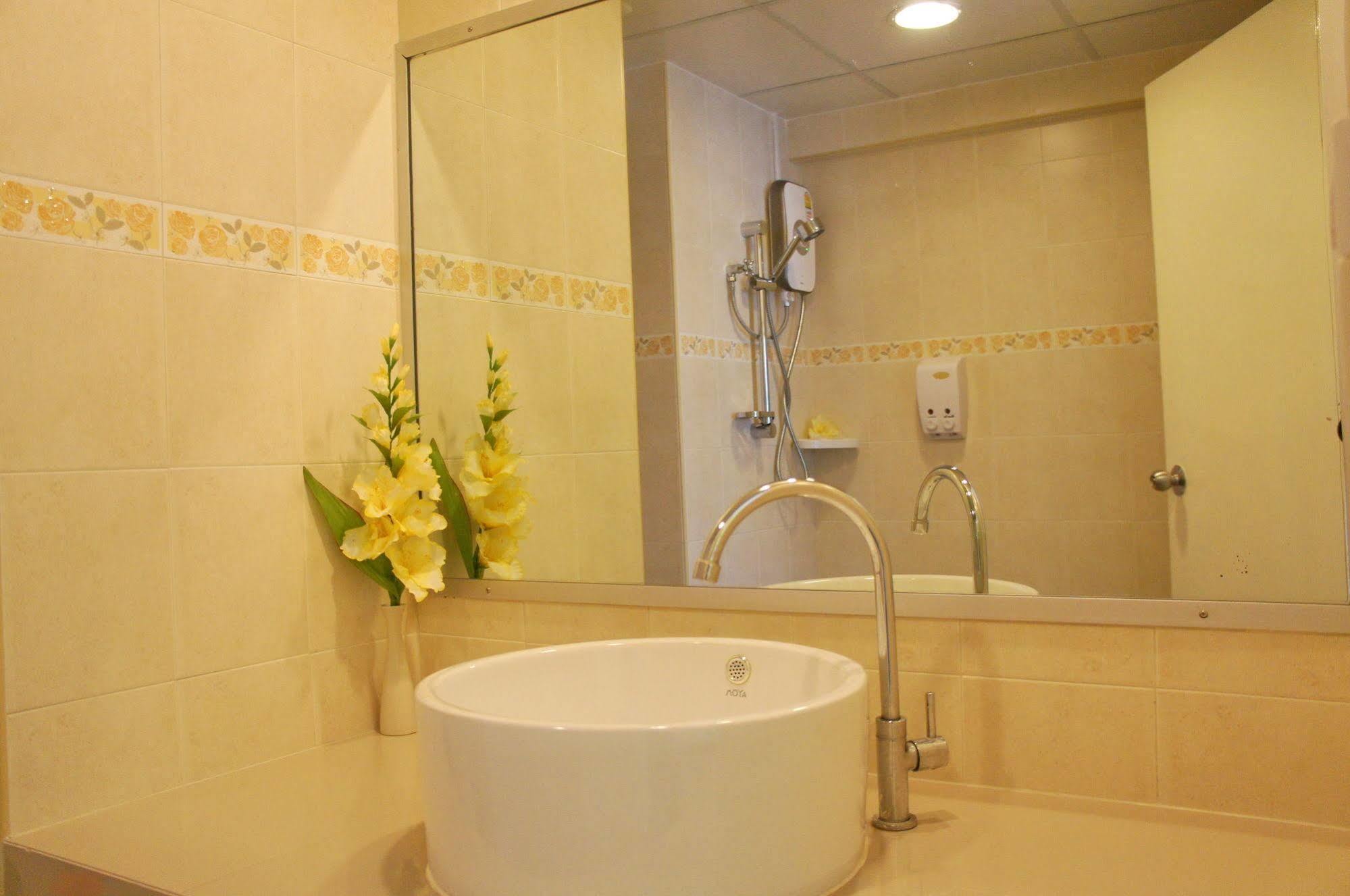 The Nest Serviced Apartment Банкок Екстериор снимка