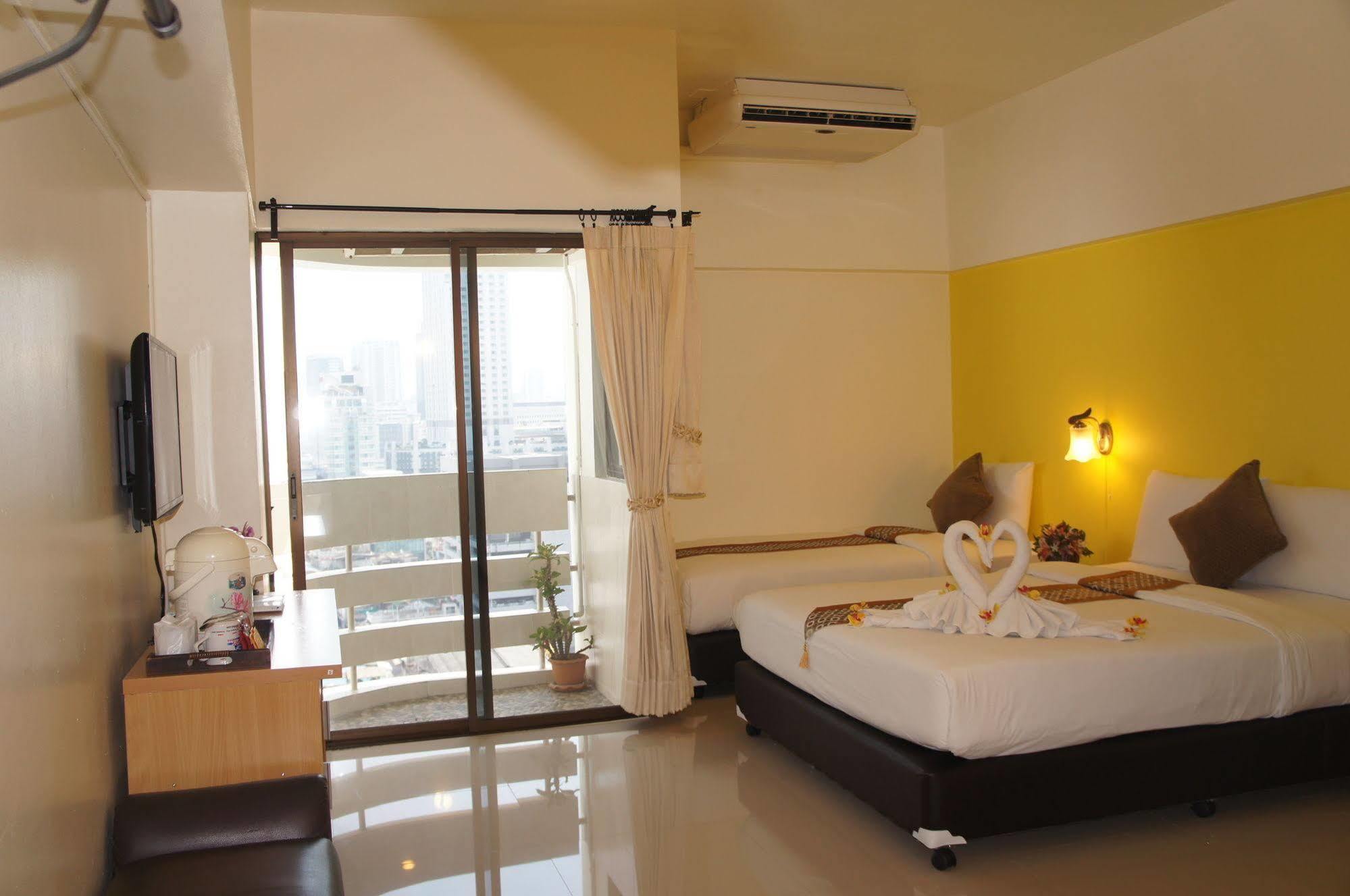 The Nest Serviced Apartment Банкок Екстериор снимка