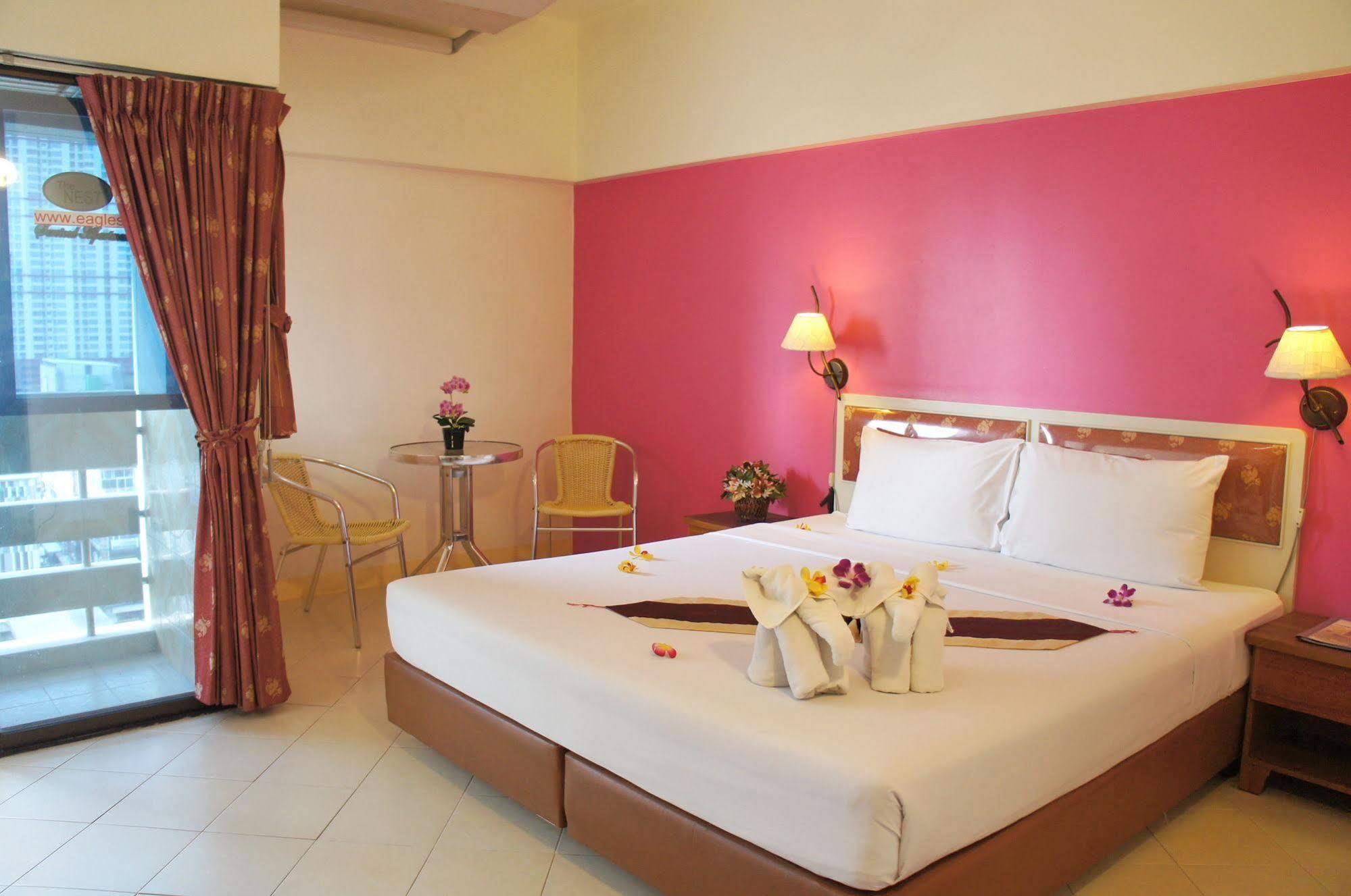 The Nest Serviced Apartment Банкок Екстериор снимка