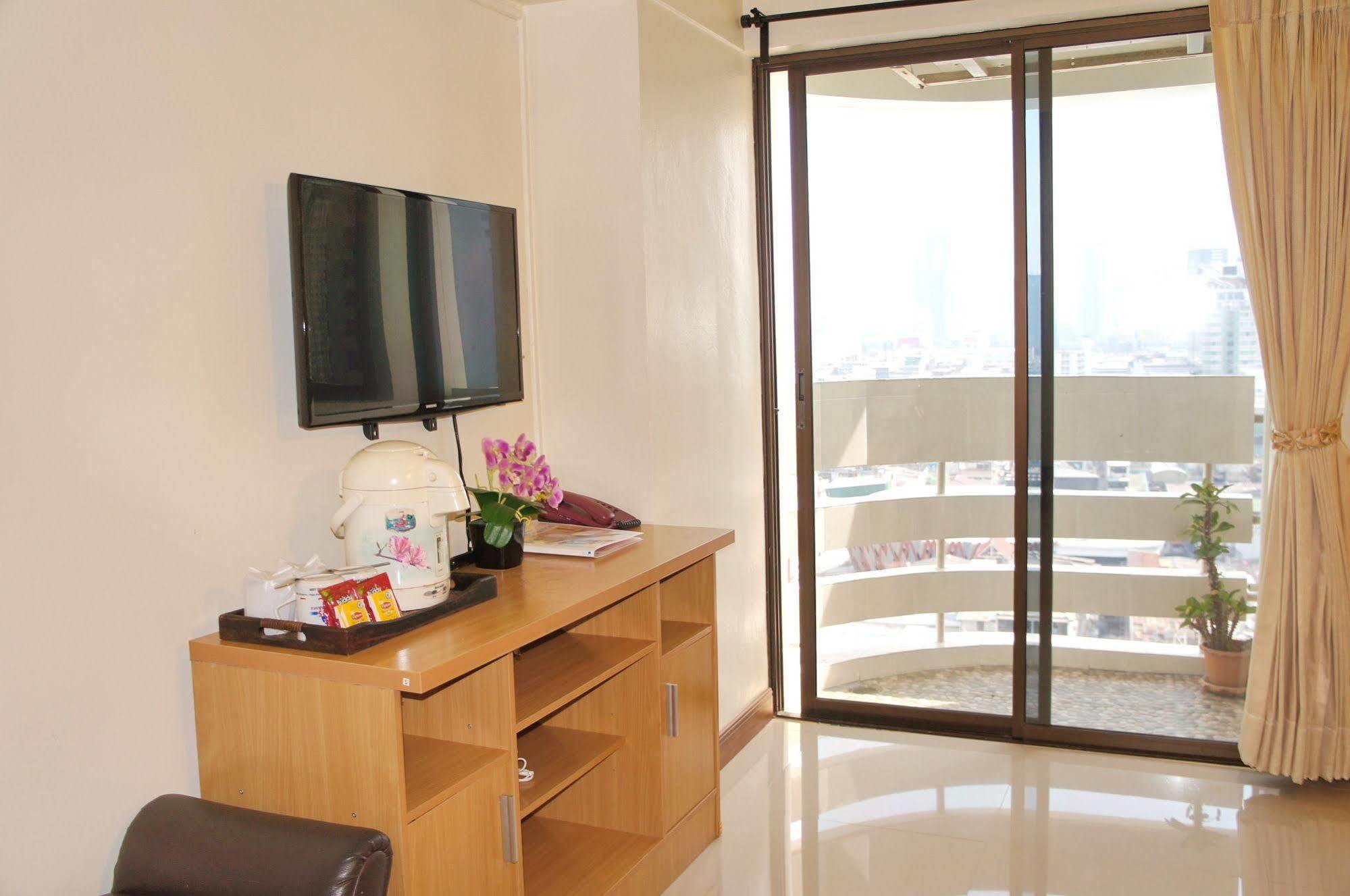 The Nest Serviced Apartment Банкок Екстериор снимка